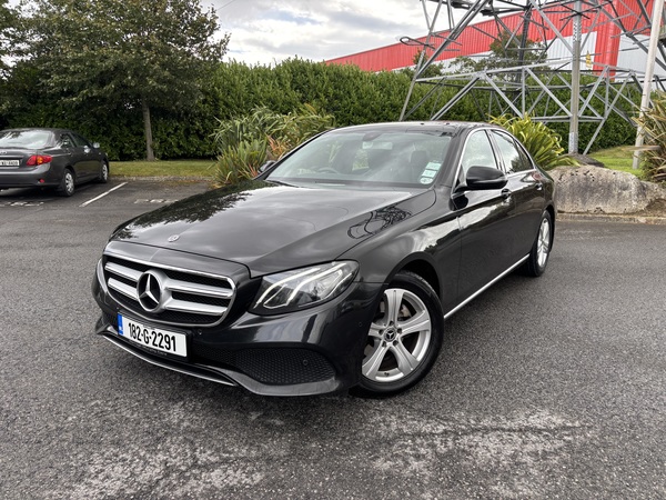 Benz E220 D Automatic ~ Avantgarde Spec . 